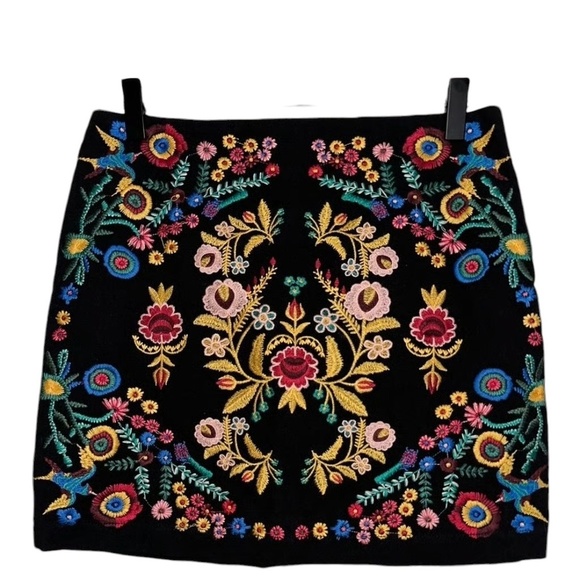 Umgee Women’s Floral Embroidered Boho Mini Skirt Size S - Picture 2 of 9